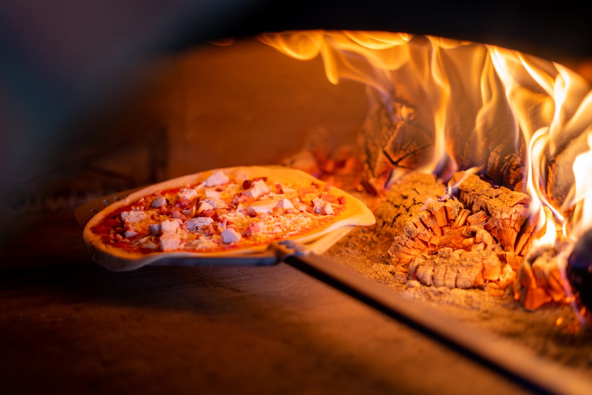 1._DSC02788_1200x800 It’s not called Gracy’s Pizzeria for nothing! Try our delicious woodfire pizzas at Gracy's, Westport House
