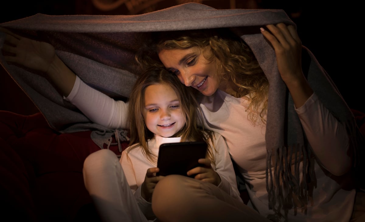 front-view-mother-daughter-spending-time-together-blanket_1200x728 Our Caravan guests can look forward to FREE WIFI at our premier Caravan Park as well as electricity hook–ups